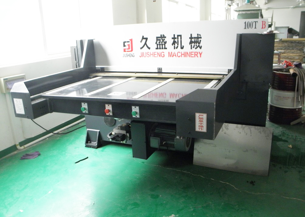 全自動(dòng)方塊地磚、地毯裁斷機(jī)
